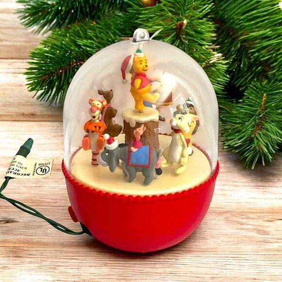 Winnie the Pooh Hallmark Keepsake Ornament 1994 Parade Magic Motion Music TESTED - Picture 1 of 16